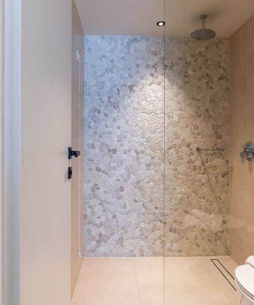 inner-courtyard-view-bathroom