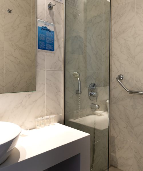 side-sea-view-bathroom